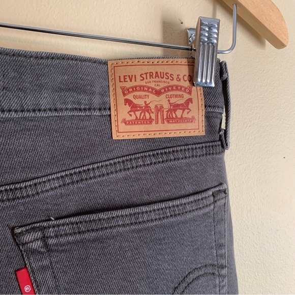 Levi Wedgie Straight Denim Jean Size 28 - Picture 9 of 12